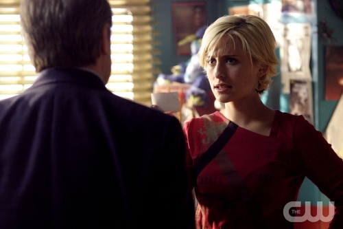 TheCW Staffel1-7Pics_290.jpg - SMALLVILLE"Perry" (Episode #305)Image #SM305-3531Pictured (left to right): Michael McKean as Perry White, Allison Mack as Chloe SullivanPhoto Credit: © The WB/David Gray